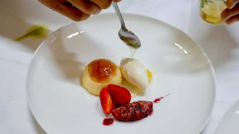 はちみつのムース～べこの乳アイス添え～