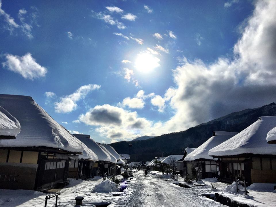 Kayabukiyane to Fuyuzora (Thatched roofs and winter sky)